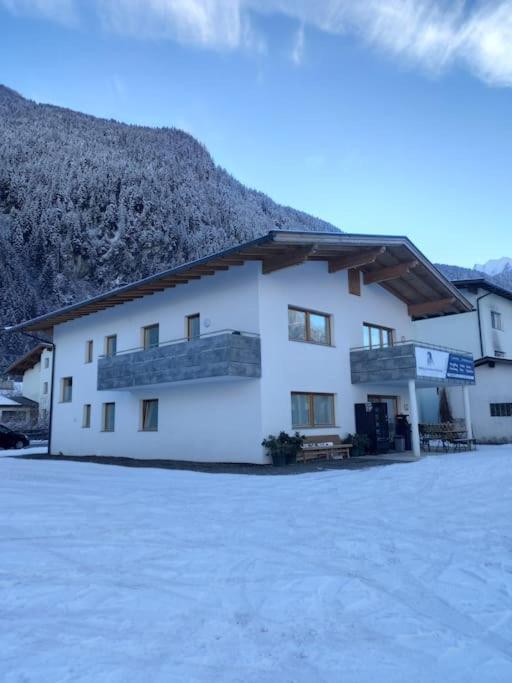 Grosszuegiges Apartment Georg Mayrhofen Barrierefrei Hollenzen ภายนอก รูปภาพ