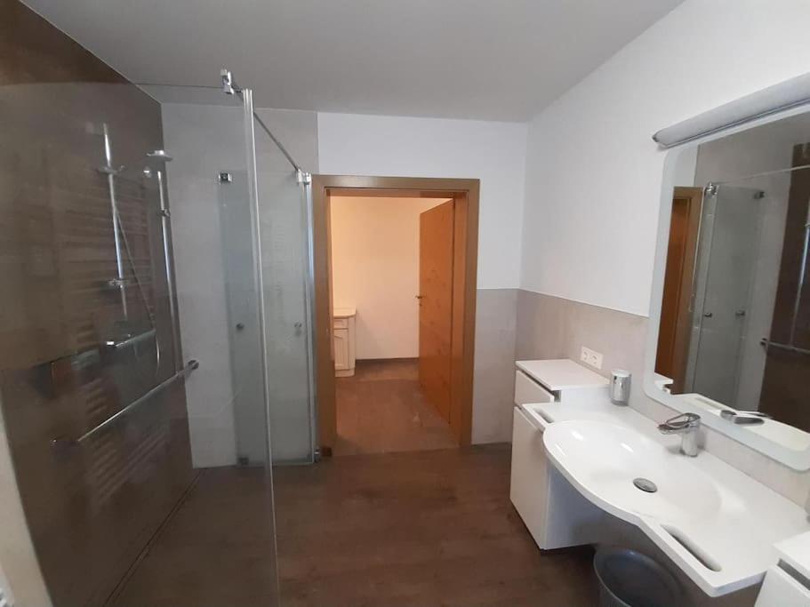 Grosszuegiges Apartment Georg Mayrhofen Barrierefrei Hollenzen ภายนอก รูปภาพ
